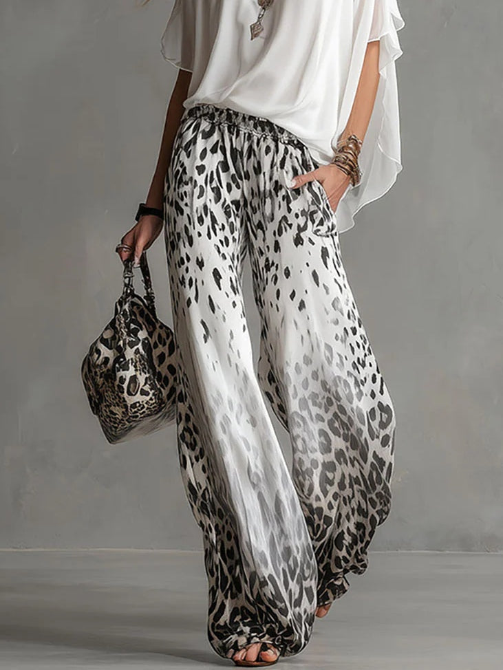 Susana | Conjunto: camiseta fluida y pantalón de gasa de leopardo