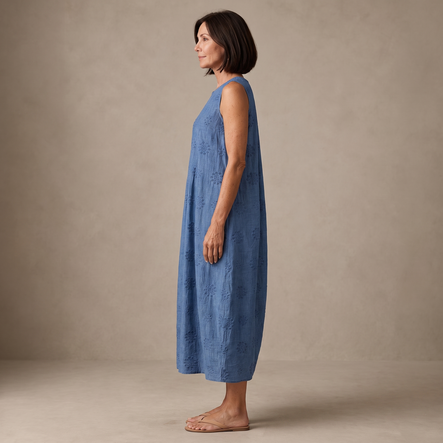 Iria vestido midi verano - perfil - modelo Maison Mareva