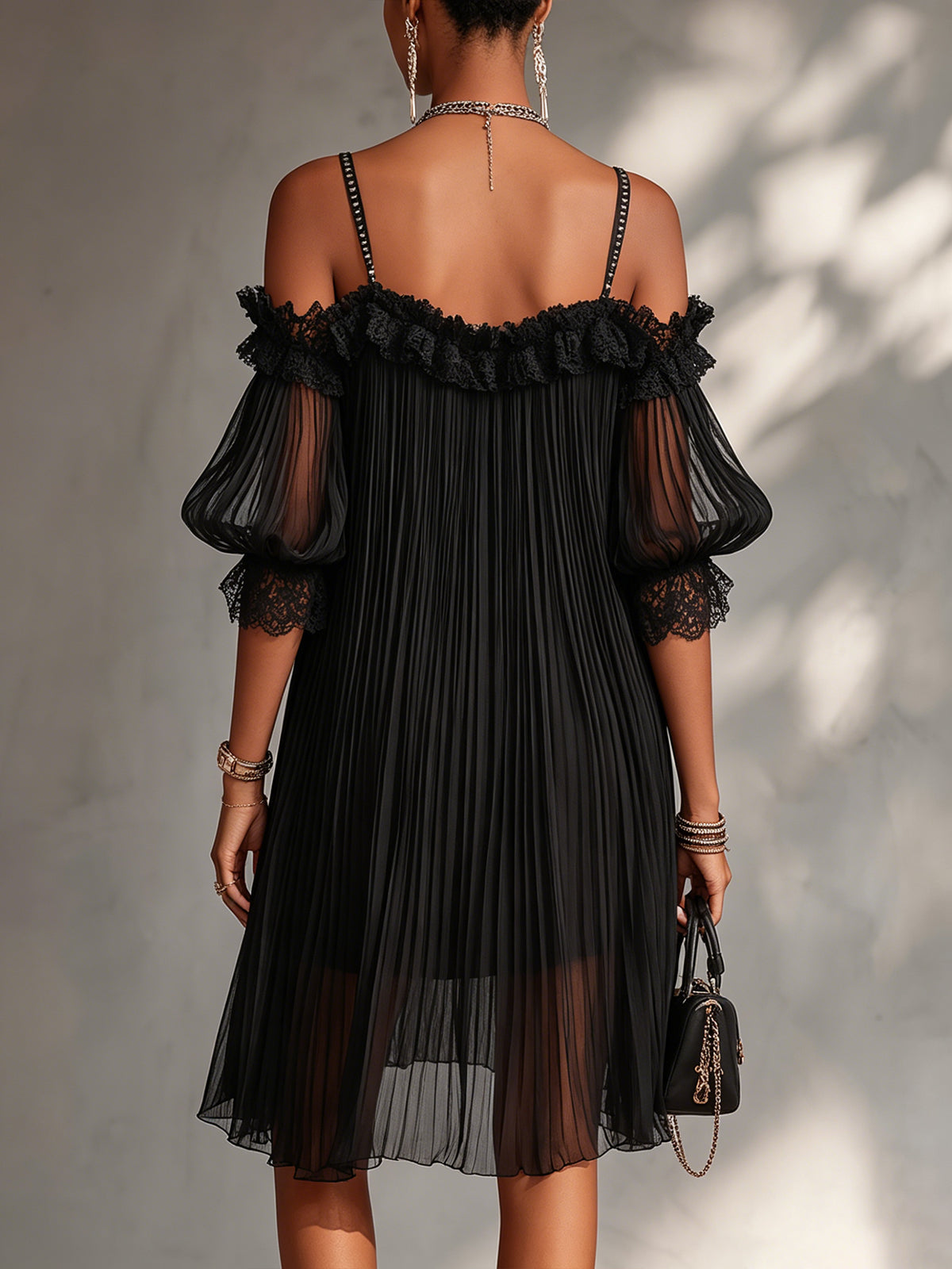 Vega | Minivestido Negro de Chifón con Hombros Descubiertos