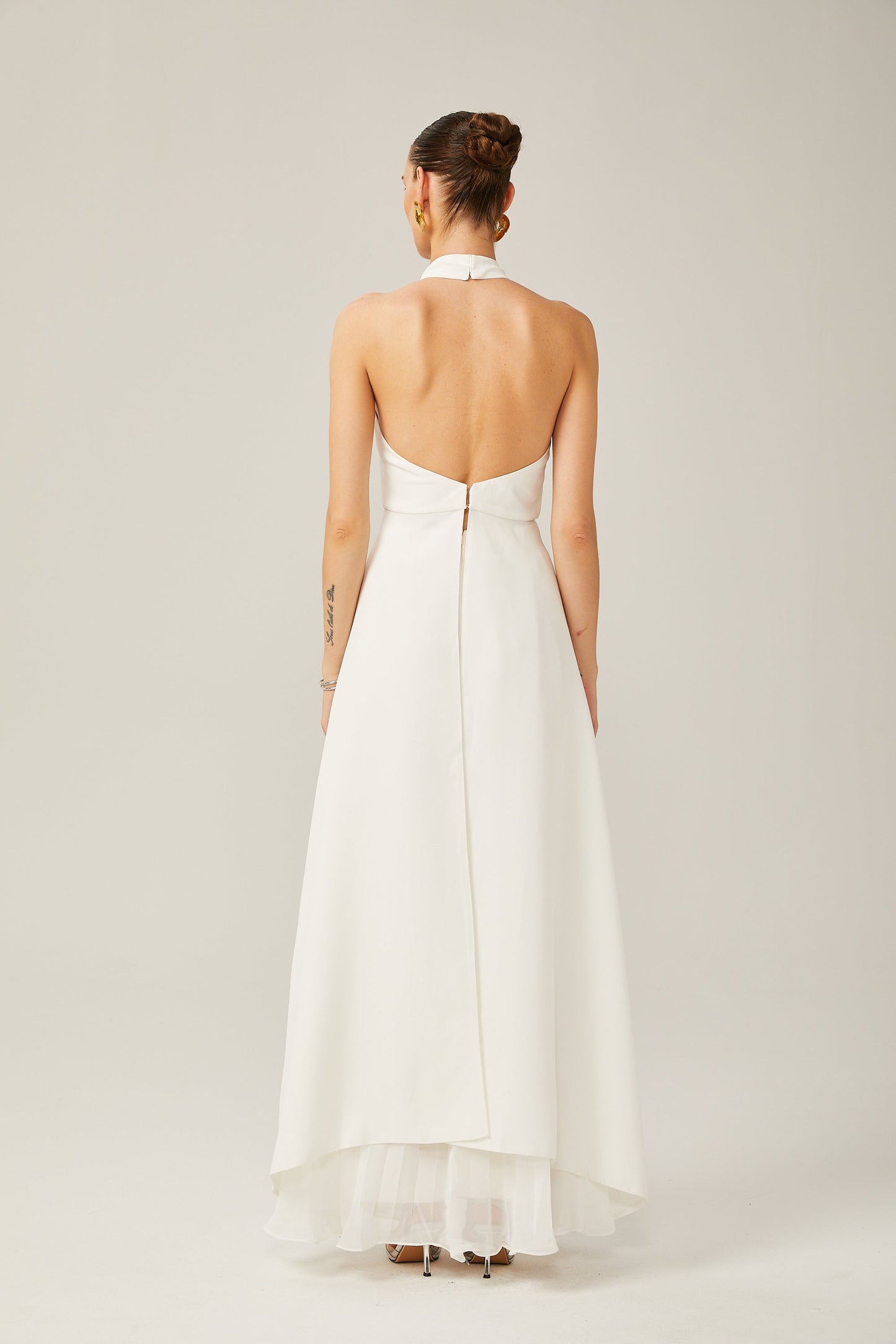 Inés | Vestido largo con capas y cuello halter