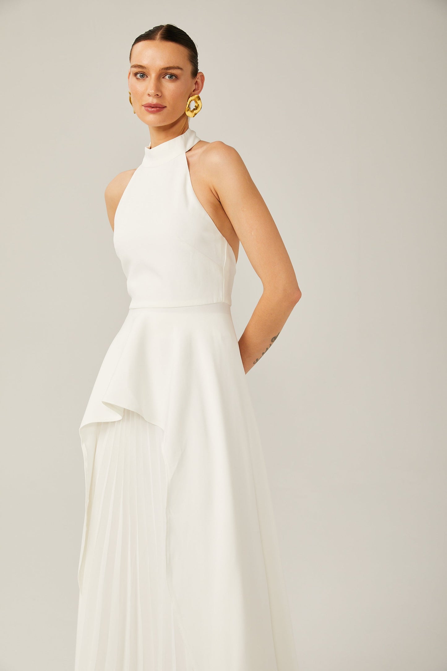 Inés | Vestido largo con capas y cuello halter