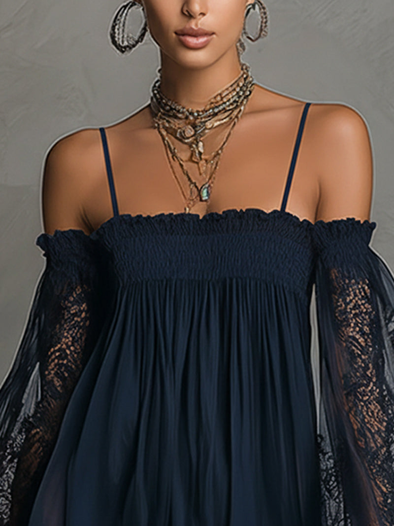 Noemi • Vestido mini de gasa azul marino con escote que deja los hombros al descubierto, ribete de encaje y mangas transparentes