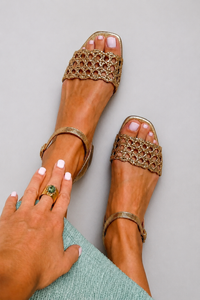 Genoveva | Sandalias Doradas Caladas