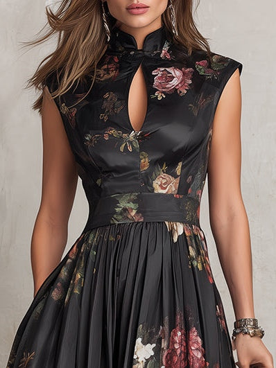 Violeta ¦ Vestido midi negro de satén plisado con estampado floral y cuello con abertura en forma de llave
