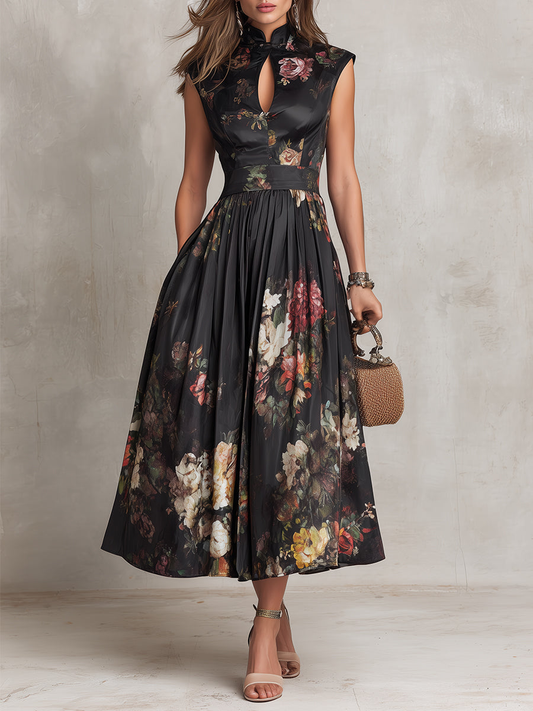Violeta ¦ Vestido midi negro de satén plisado con estampado floral y cuello con abertura en forma de llave
