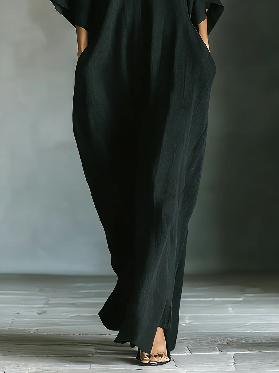 Alejandra • Vestido largo negro oversize de estilo minimalista con mangas tipo kimono