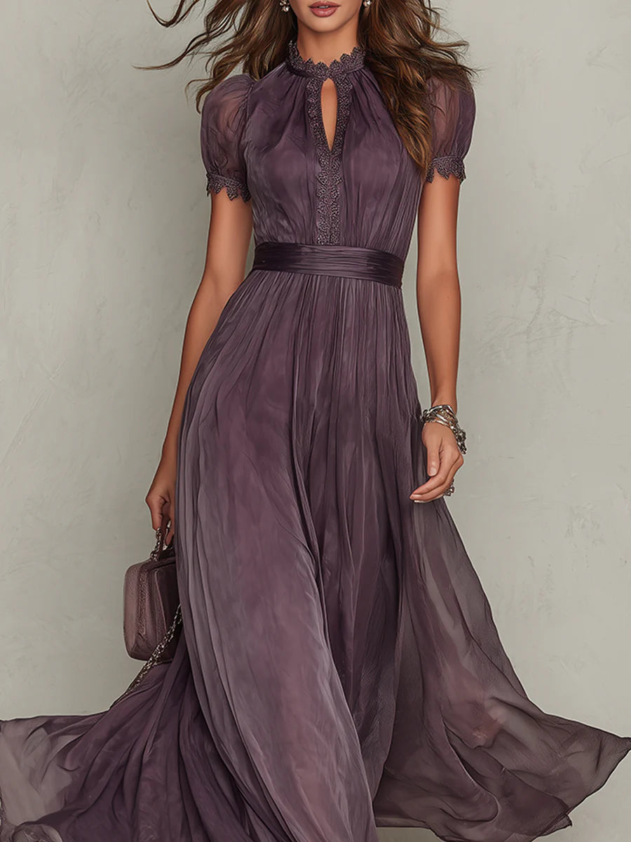 Luisa • Vestido largo morado con escote en V y ribete de encaje de gasa