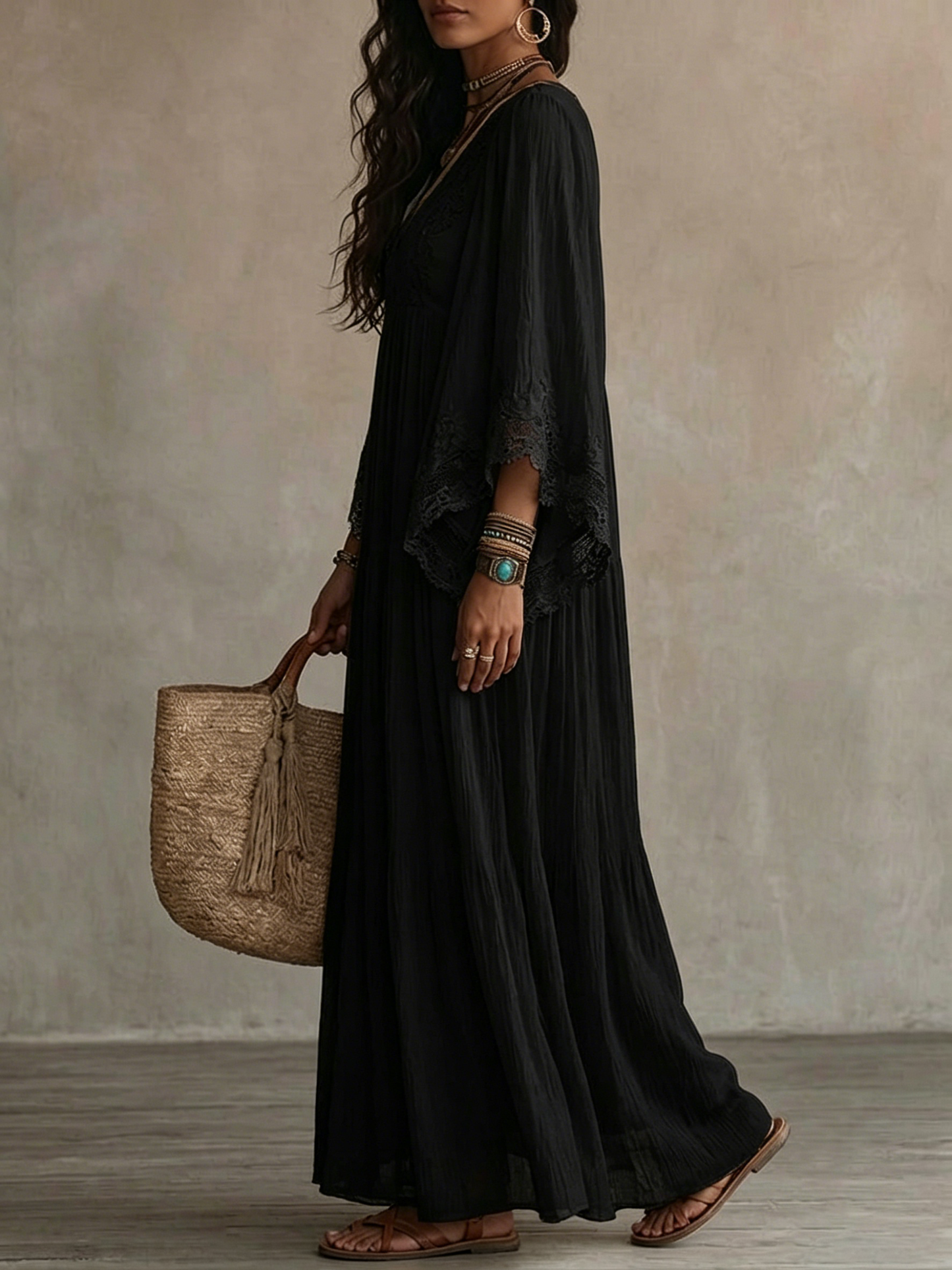 Ámbar | Maxivestido Negro con Escote en V y Manga Murciélago