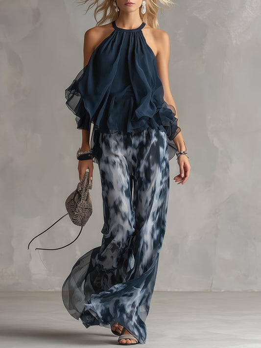 Celestina | Elegante conjunto de gasa con top halter azul marino urbano y pantalones anchos estampados.