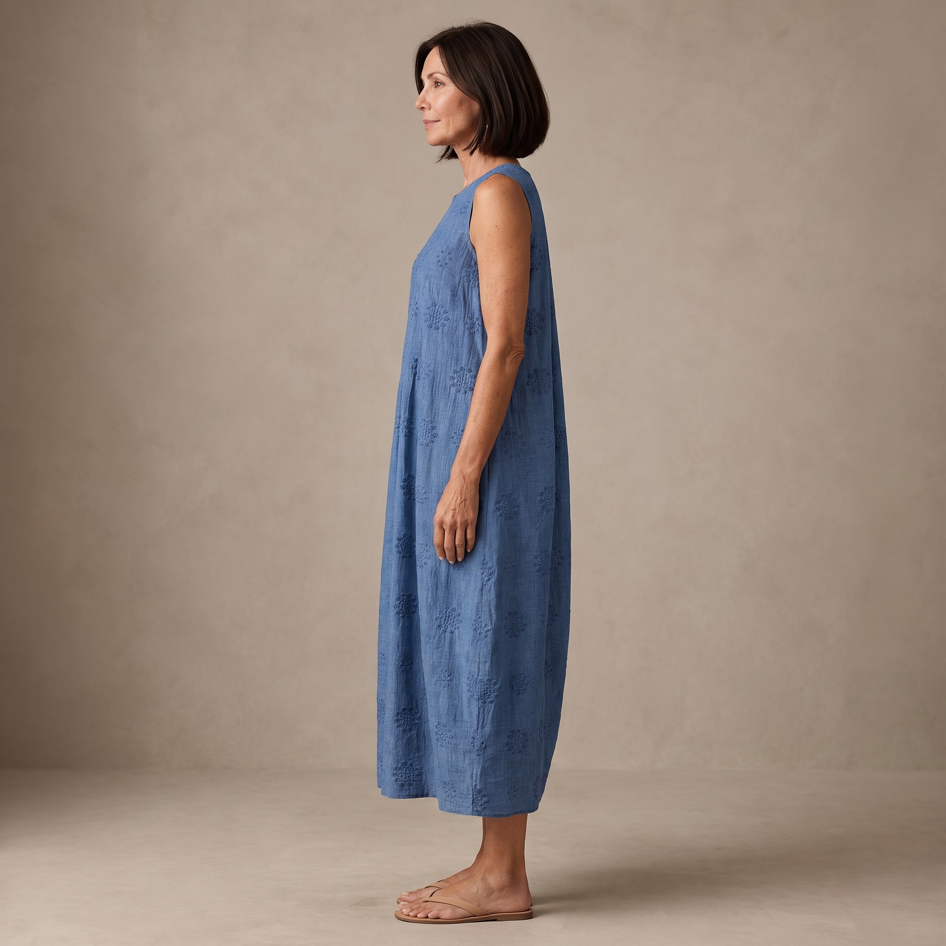 Iria vestido midi verano - perfil - modelo Maison Mareva