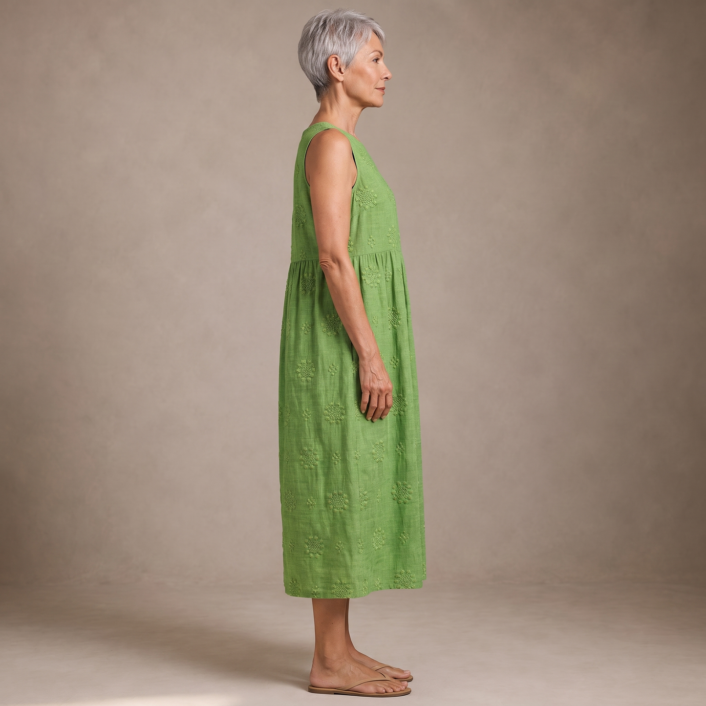 Oliva vestido midi verano - perfil - modelo Maison Mareva